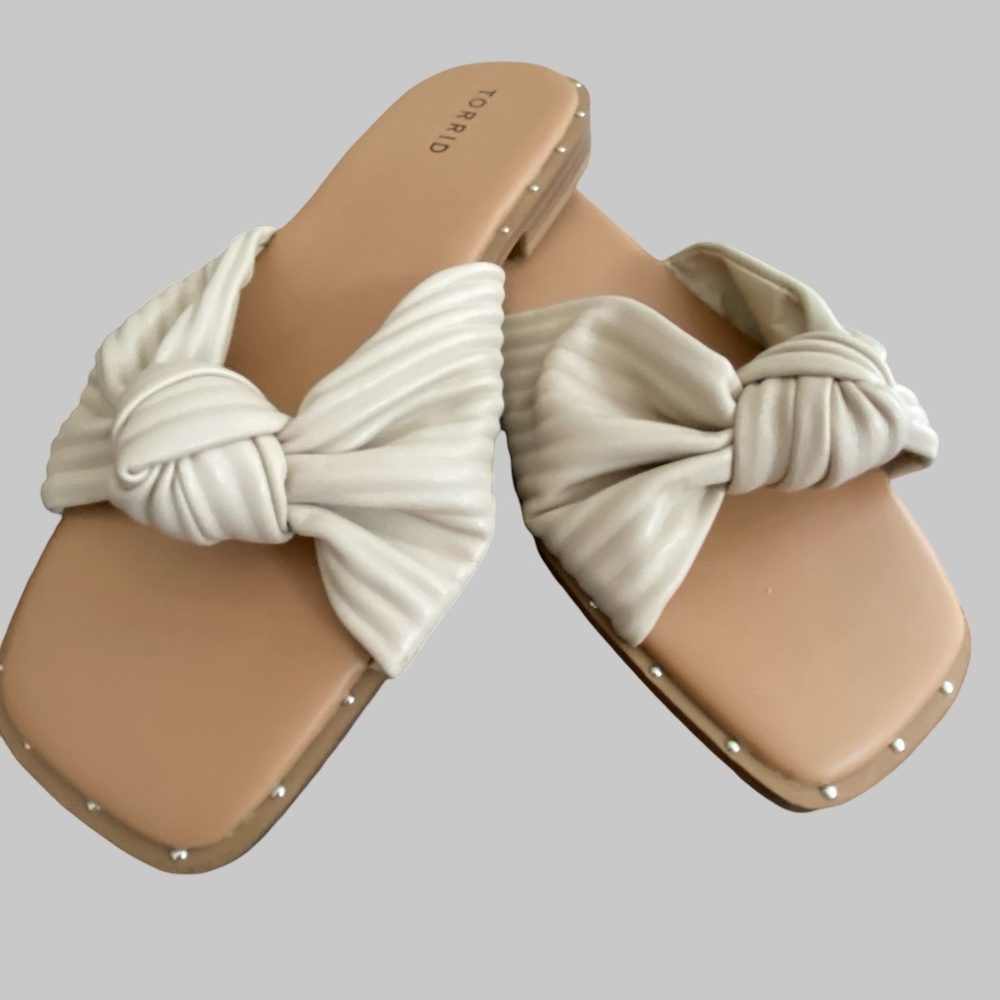 Torrid Wide Fit Cream  Knotted Slide on Summer Casual Sandal- Sz-8.5WW